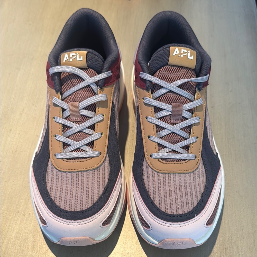 APL SNEAKERS NWOB SIZE 7.5
